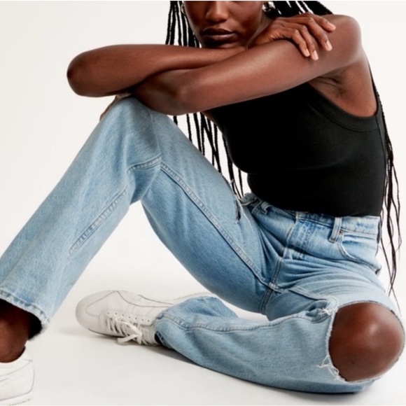 🆕 NWT Abercrombie & Fitch The 90’s Straight Ultra High Rise Curve Love 25 Short - Picture 1 of 5